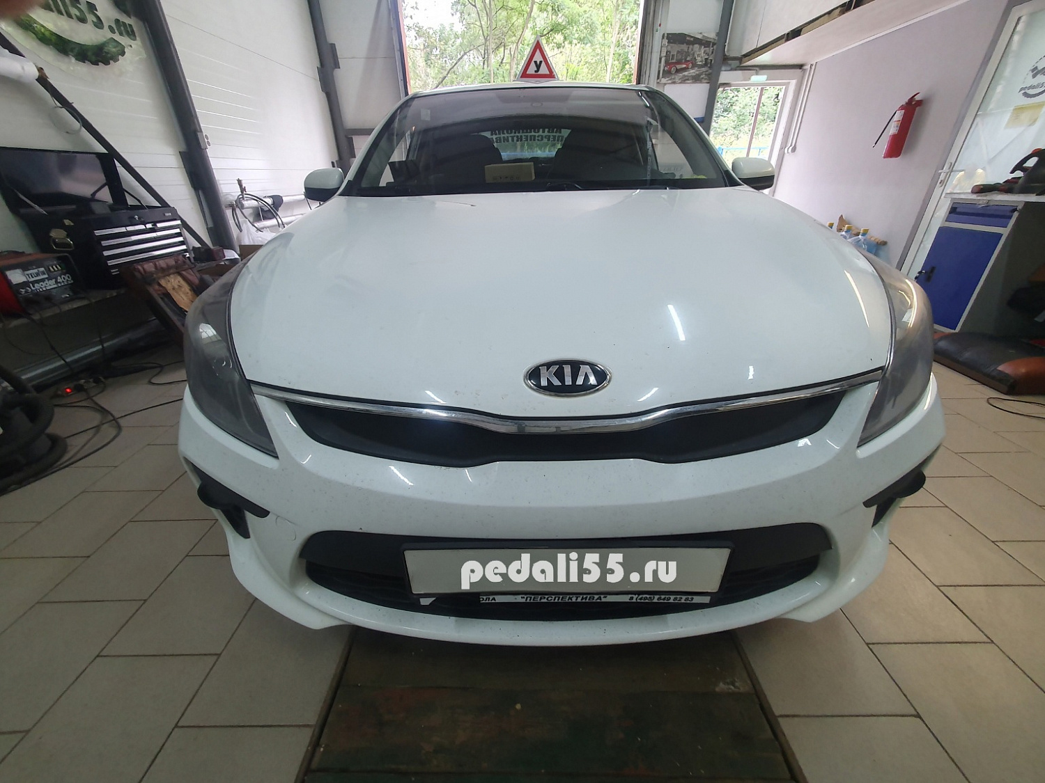 Установка видеонаблюдения на учебный Kia Rio