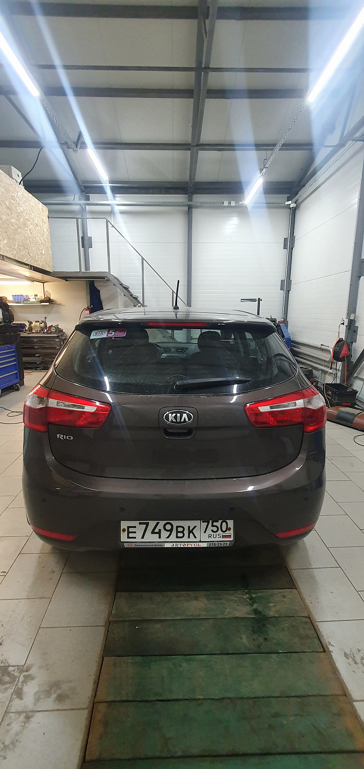 Установка тяговых педалей на Kia Rio 2015 г. (механика, 3шт.)