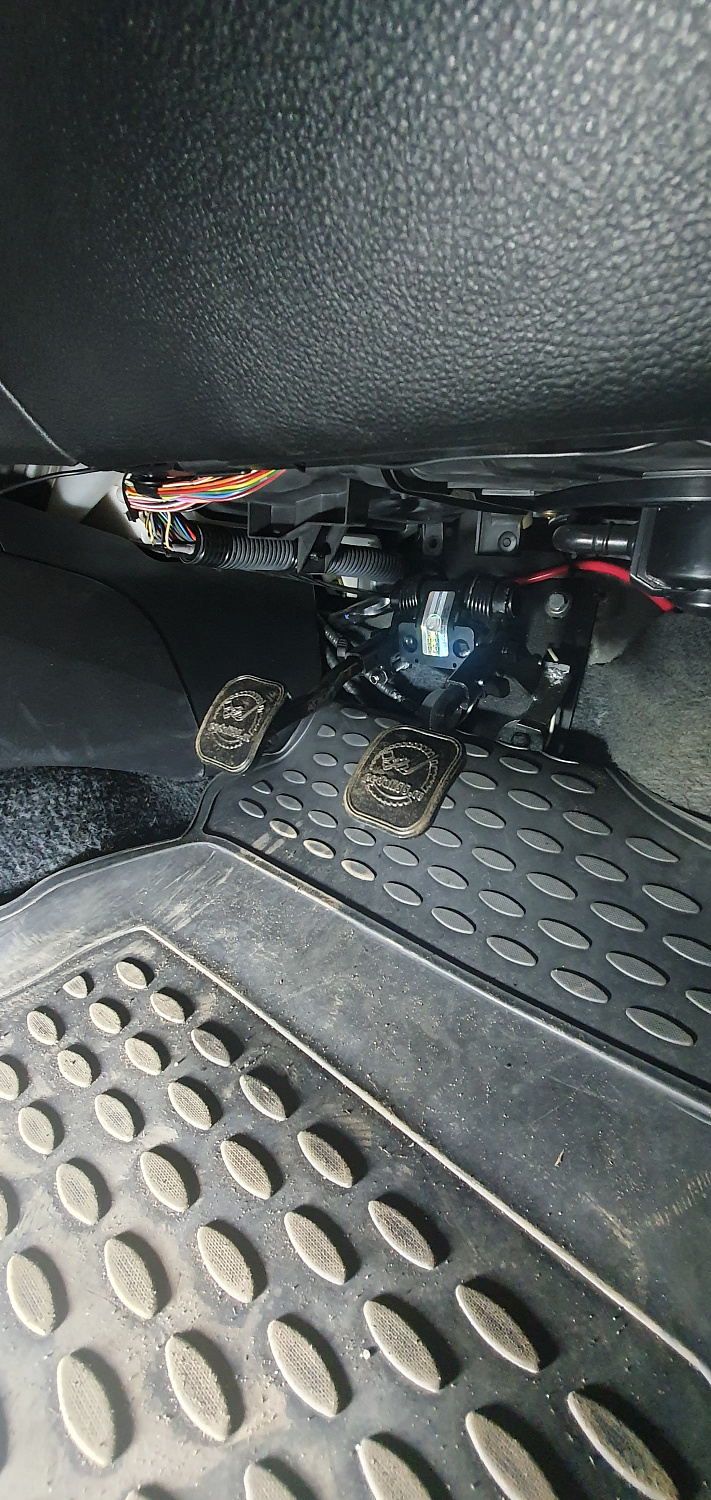 Установка тросовых педалей на Mitsubishi Lancer (механика, 2шт.)