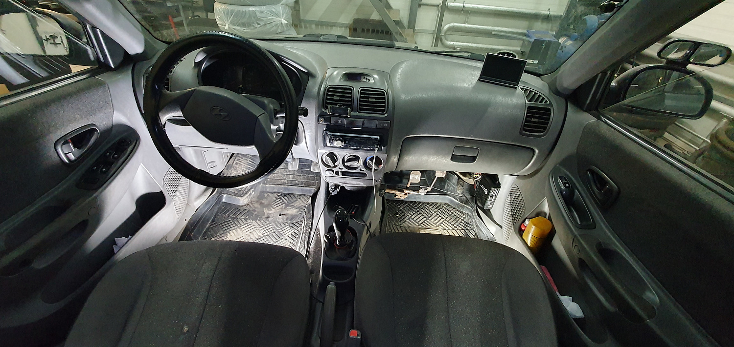 Установка тяговых педалей на Hyundai Accent 2003 г. (педаль газа)