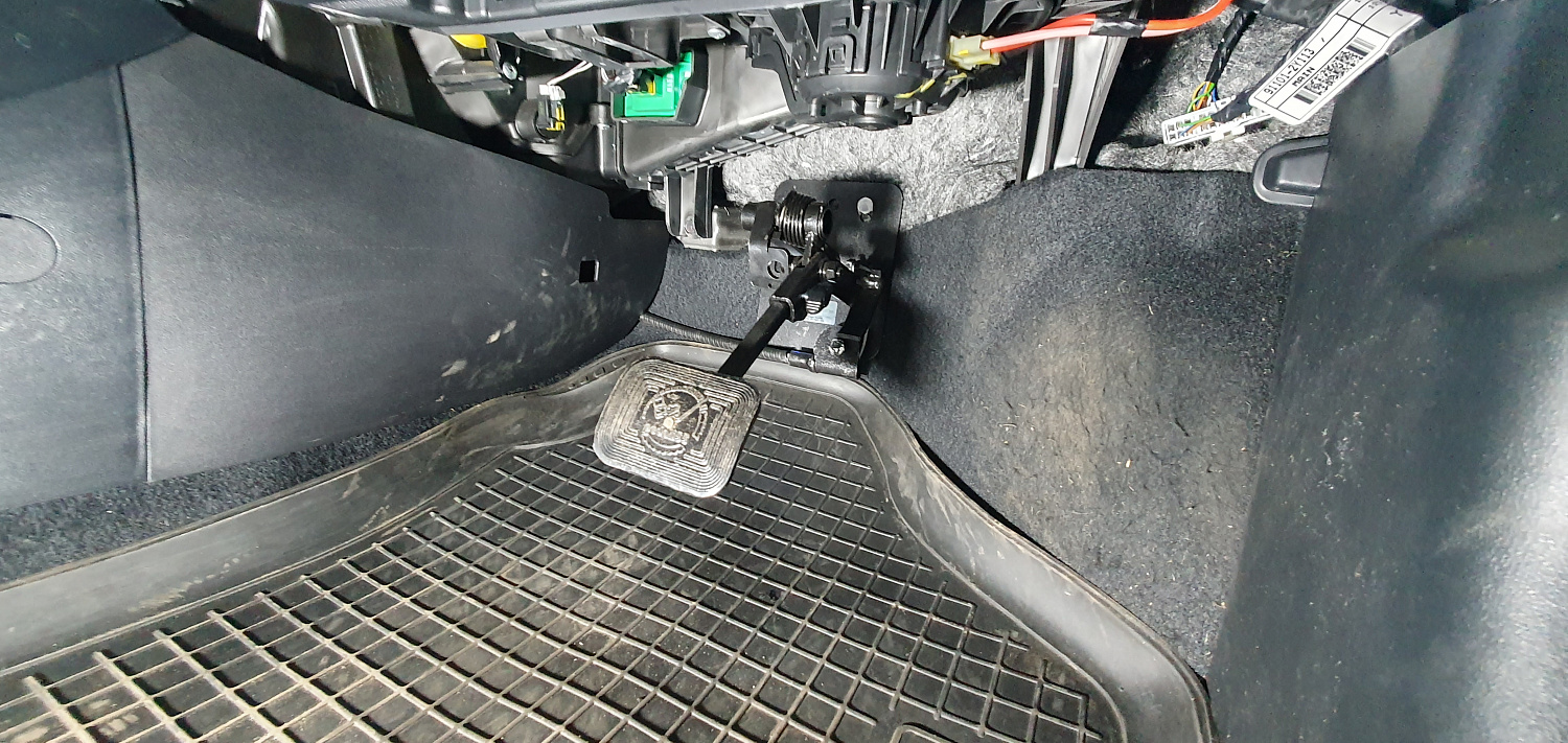 Установка тросовых педалей на Hyundai ix35 2012 г. (автомат, 1 шт.)