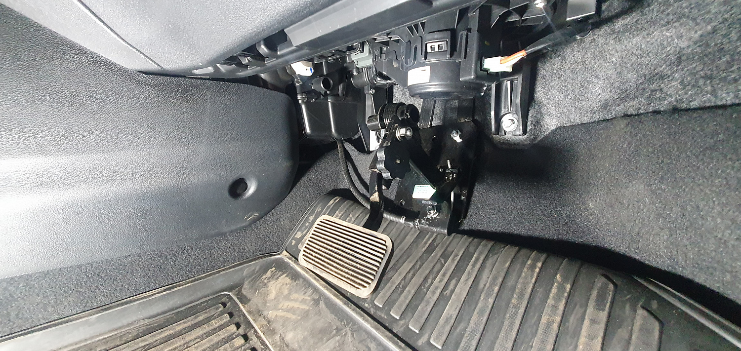 Установка тросовых педалей на Hyundai Solaris (автомат, 1шт.)
