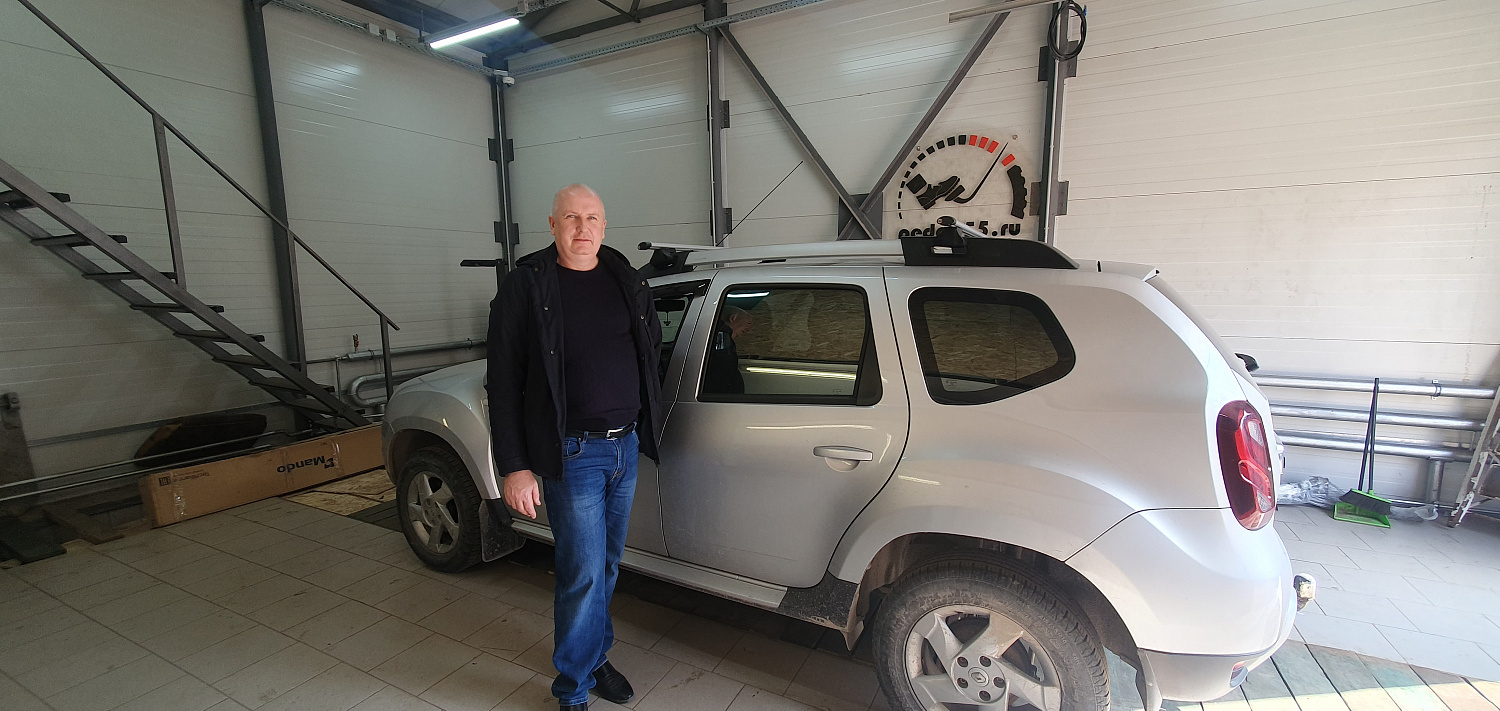 Установка тяговых педалей на Renault Duster (механика, 3шт.)