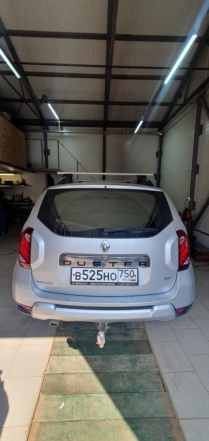 Установка тяговых педалей на Renault Duster (механика, 3шт.)