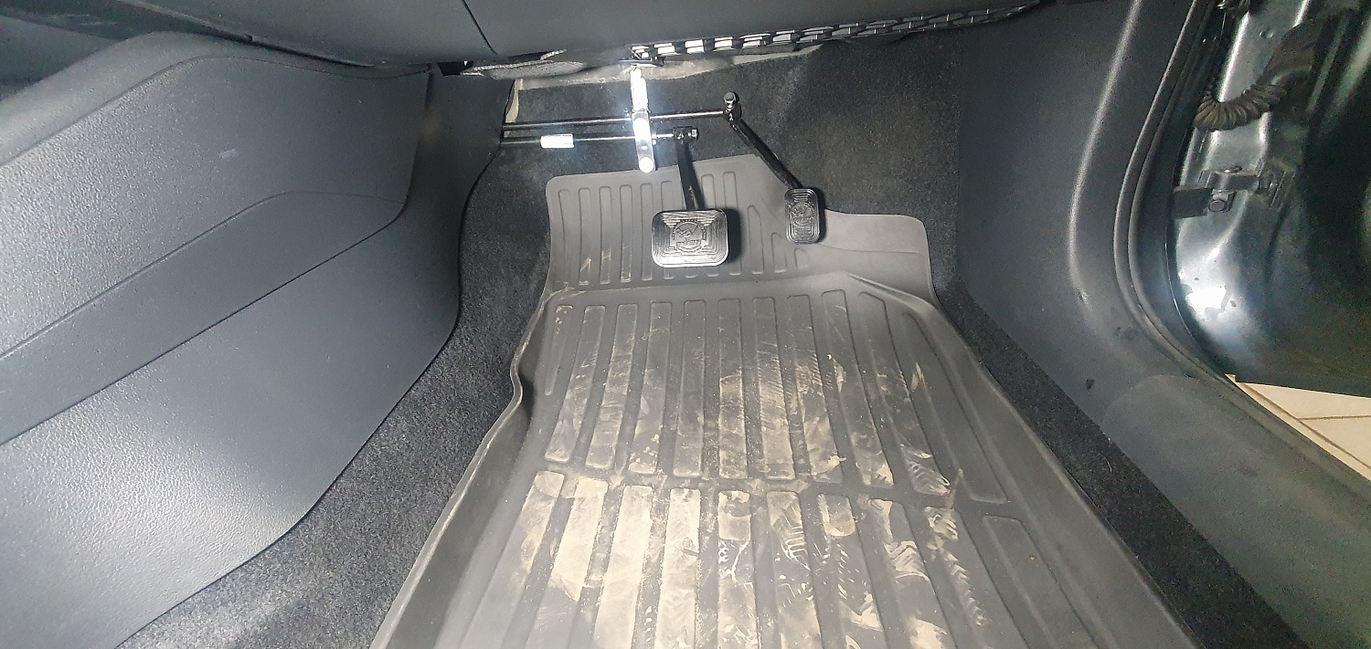 Установка тяговых педалей на Volkswagen Polo (механика, 2шт.)
