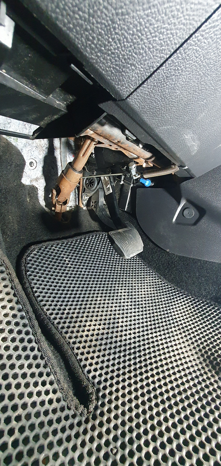 Установка тросовых педалей на Ford Focus (автомат, 1 шт.)