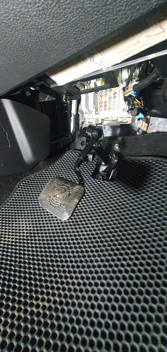 Установка тросовых педалей на Ford Focus (автомат, 1 шт.)